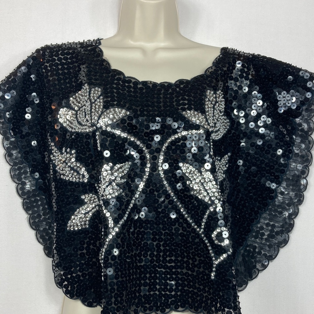 👀💃🏽🪩Black Sequin Floral Embellished Women's Cape ....$4.99 shipping